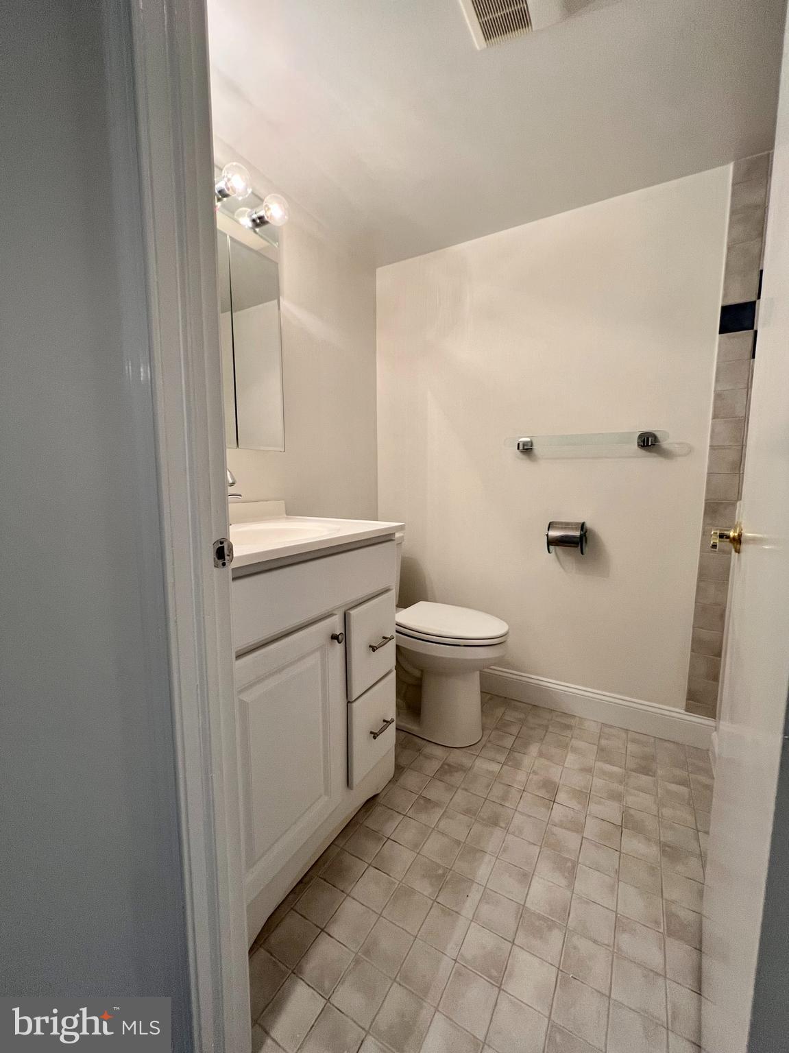 1219 West Wynnewood Road, Unit 206 Wynnewood, PA 19096 - Photo 20 of 24 Full Hall Bath with Walk In Tub