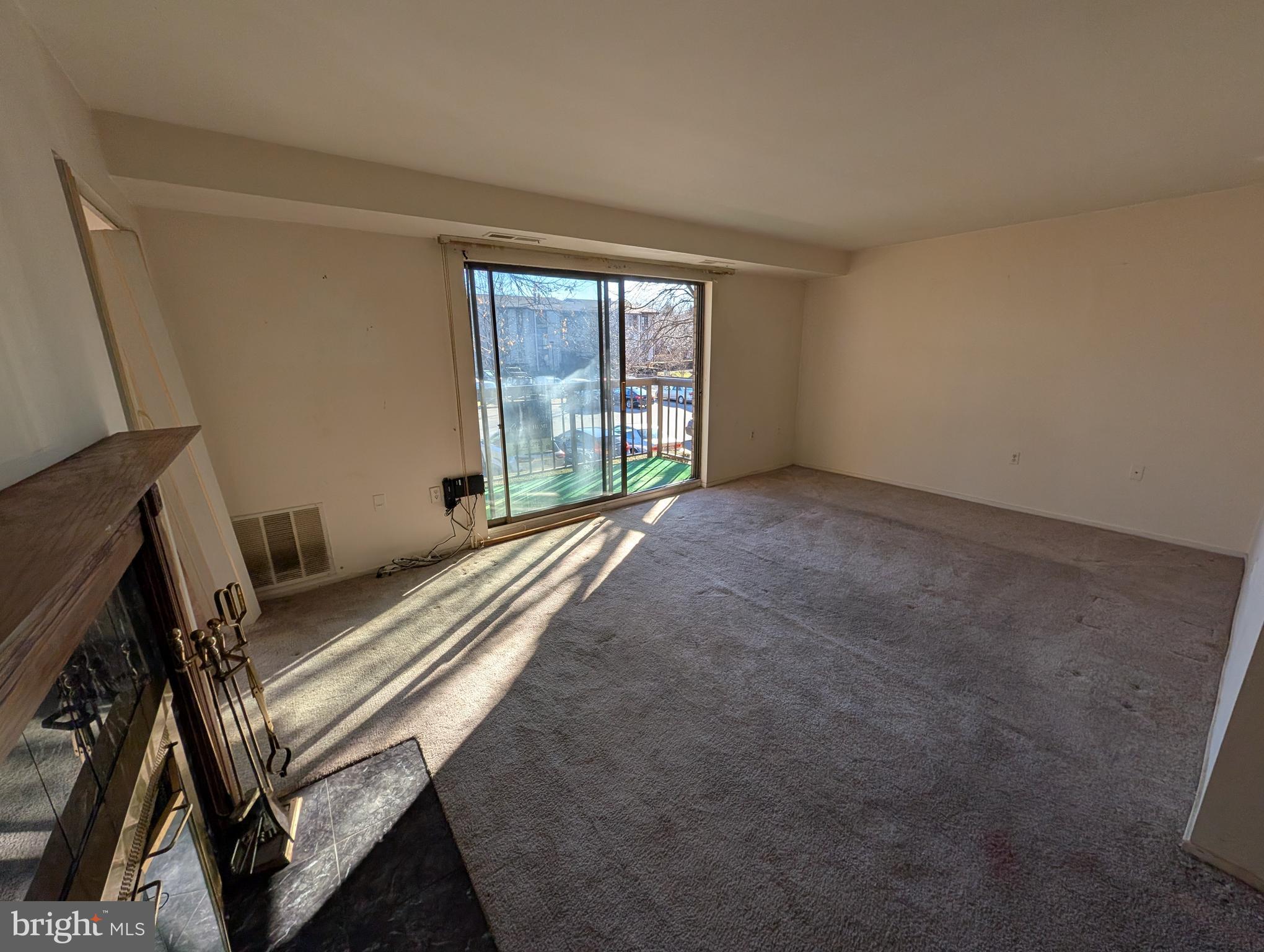 10028 Stedwick Road, Unit 10028 Gaithersburg, MD 20886 - Photo 5 of 19 Family Room