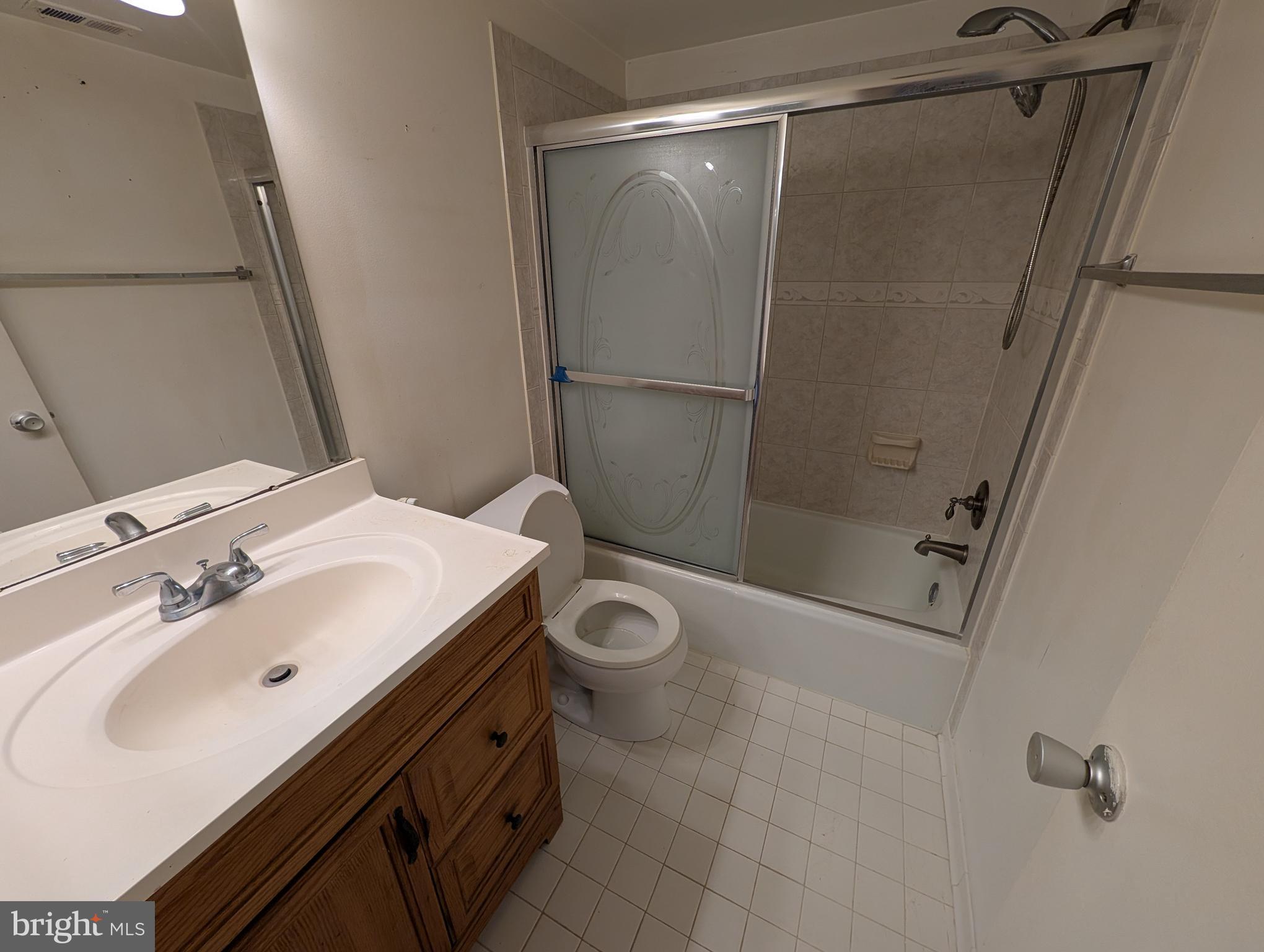 10028 Stedwick Road, Unit 10028 Gaithersburg, MD 20886 - Photo 9 of 19 Full Bath