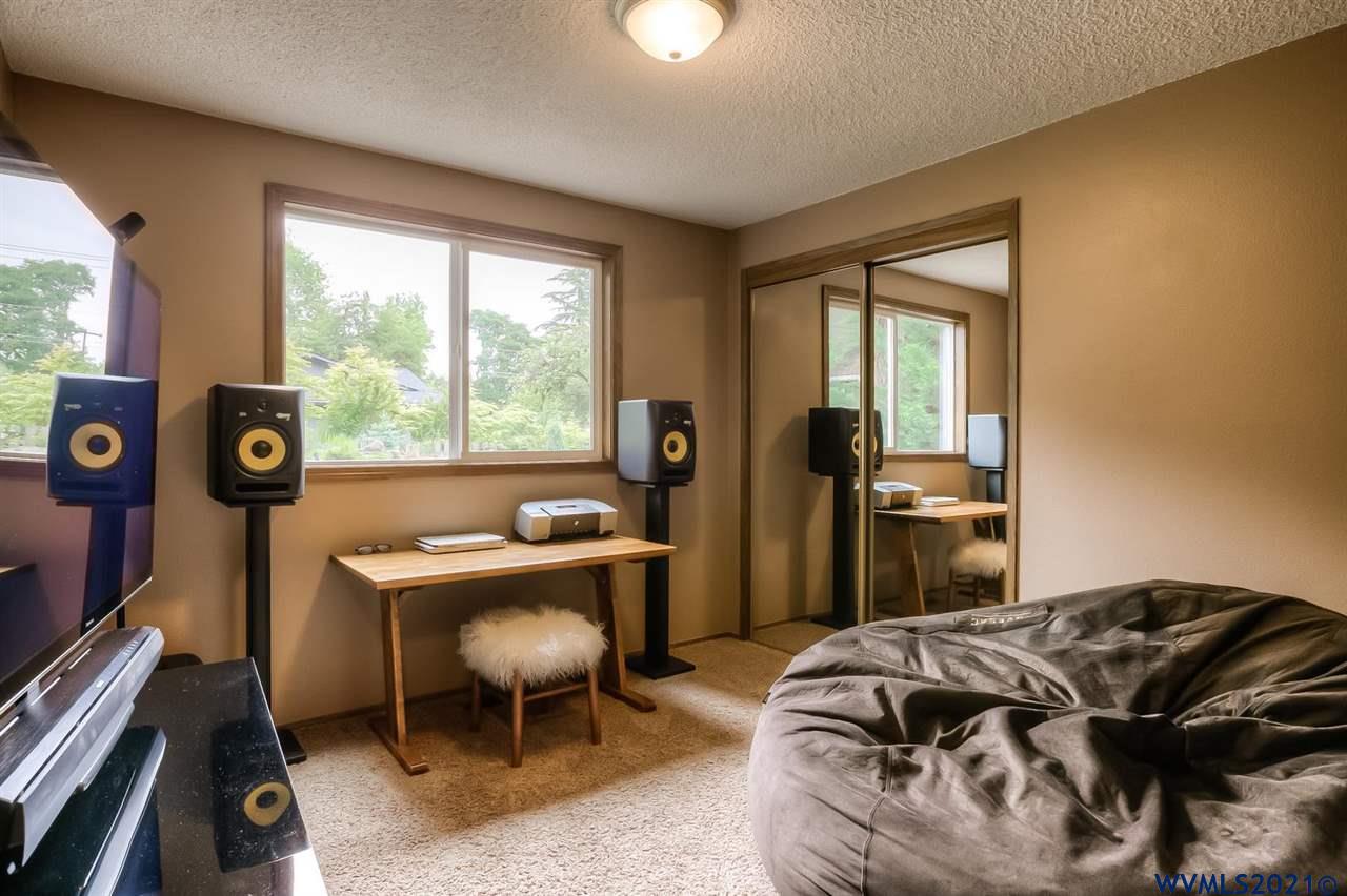 306 Boone Road Southeast Salem, OR 97306 - Photo 22 of 30 Gallery Image 22
