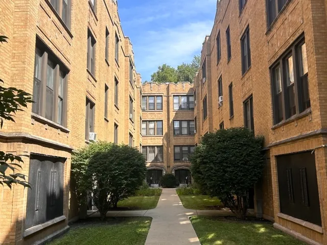 $2,300 | 1030 East Hyde Park Boulevard, Unit 2, Chicago, IL 60615