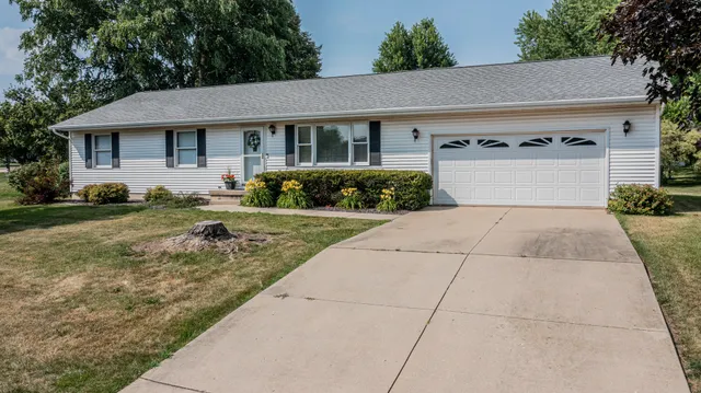 $225,000 | 2001 Diana Drive, Mendota, IL 61342