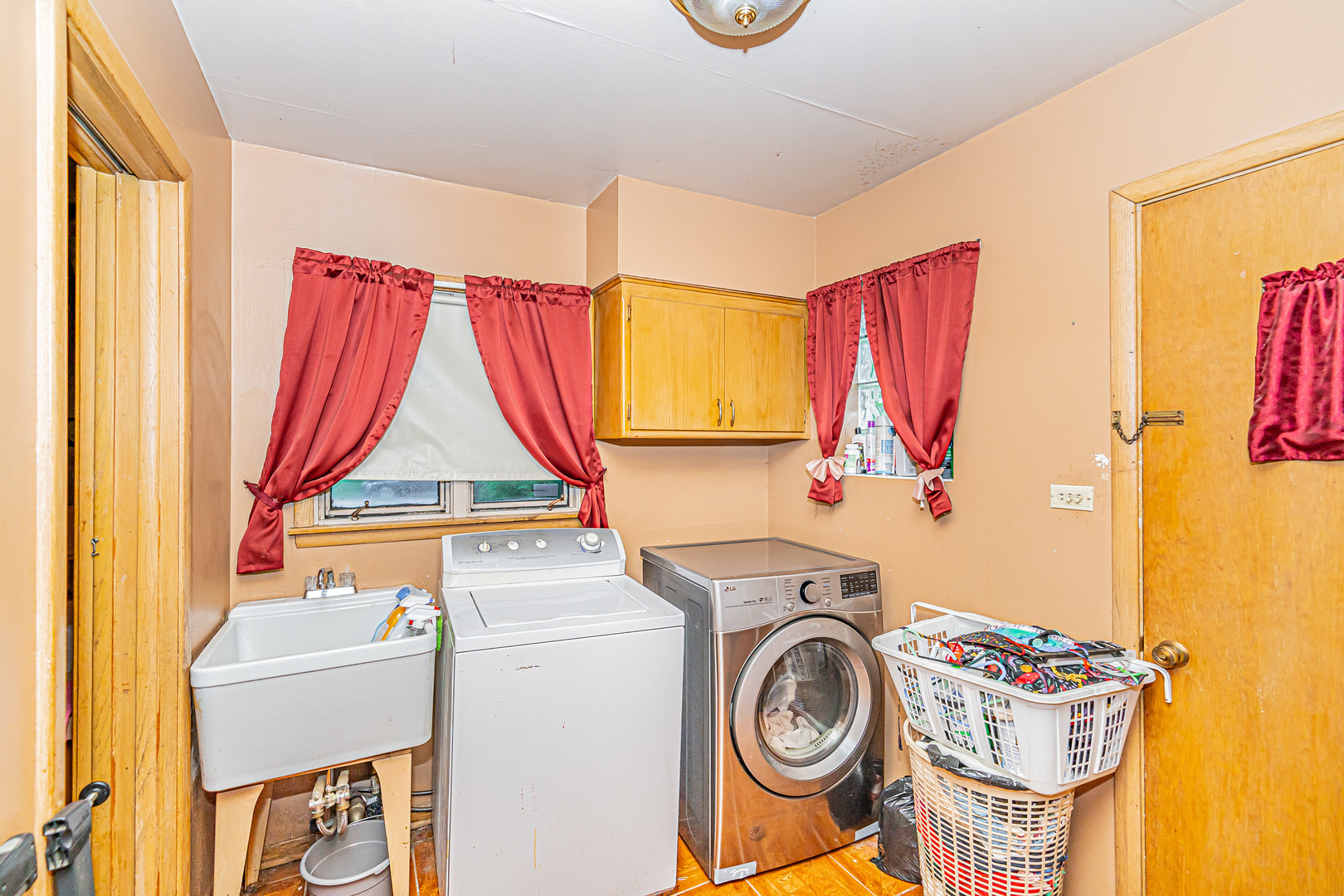 2256 North Home Avenue Park Ridge, IL 60068 - Photo 31 of 40 a utility room with dryer and washer