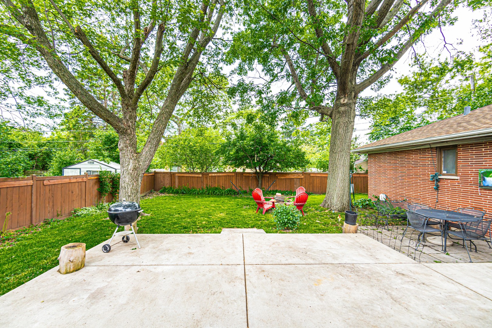 2256 North Home Avenue Park Ridge, IL 60068 - Photo 40 of 40 a view of garden with flowers and trees