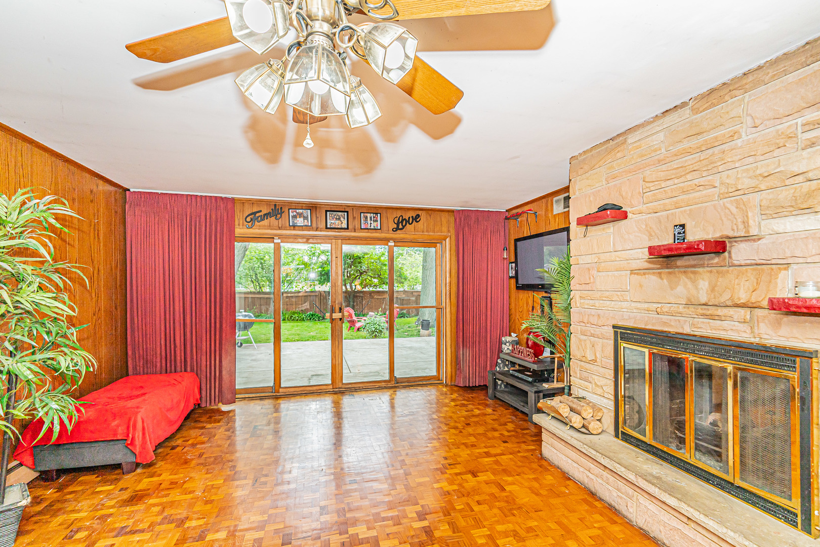 2256 North Home Avenue Park Ridge, IL 60068 - Photo 5 of 40 a very nice looking room with a large window