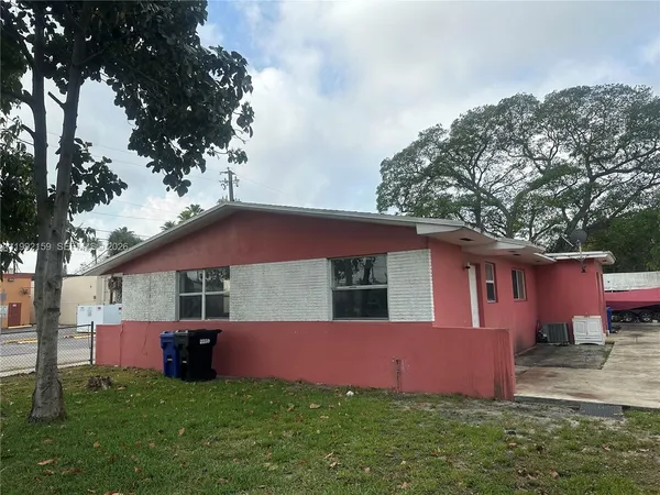 $2,500 | 16800 Northeast 4th Court, North Miami Beach, FL 33162