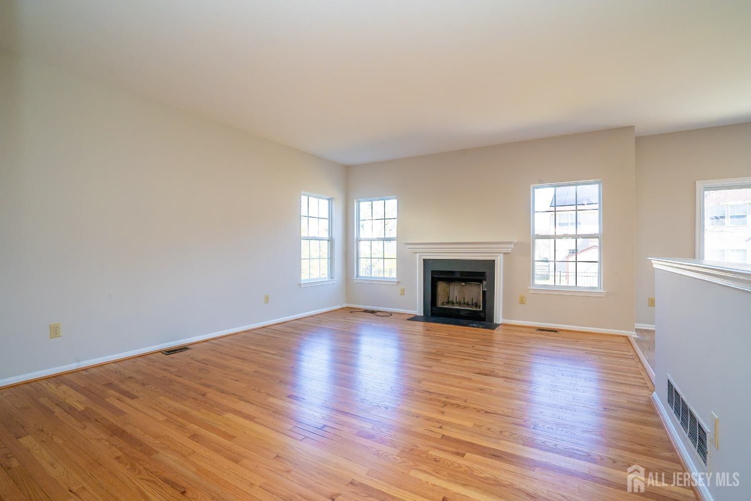 17 Larkspur Drive Dayton, NJ 08810 - Photo 13 of 43