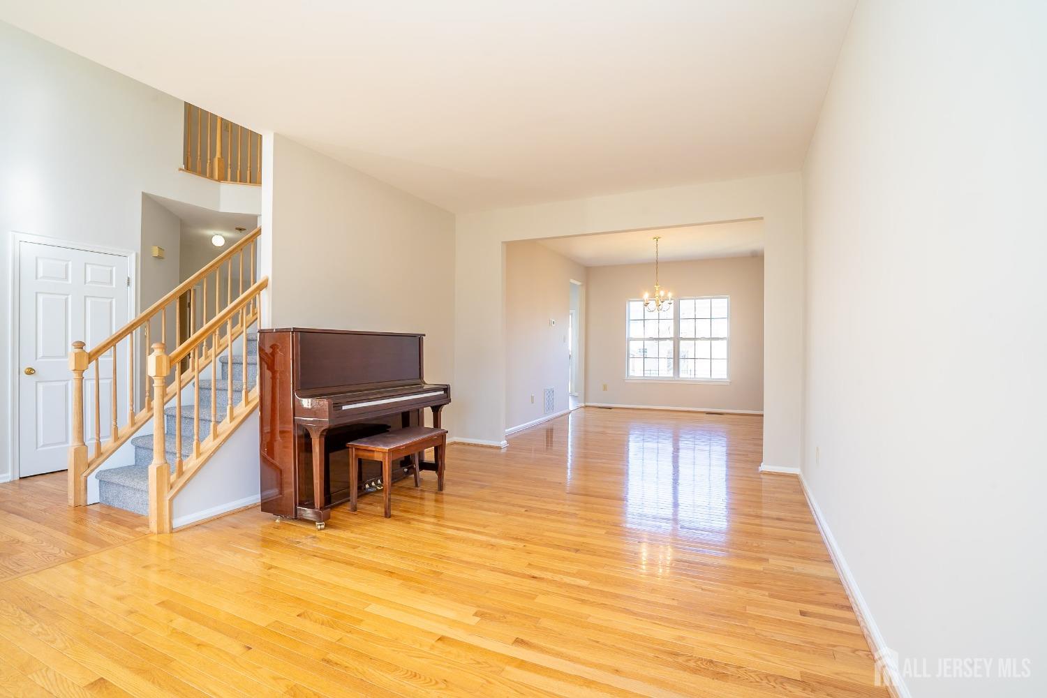 17 Larkspur Drive Dayton, NJ 08810 - Photo 9 of 43