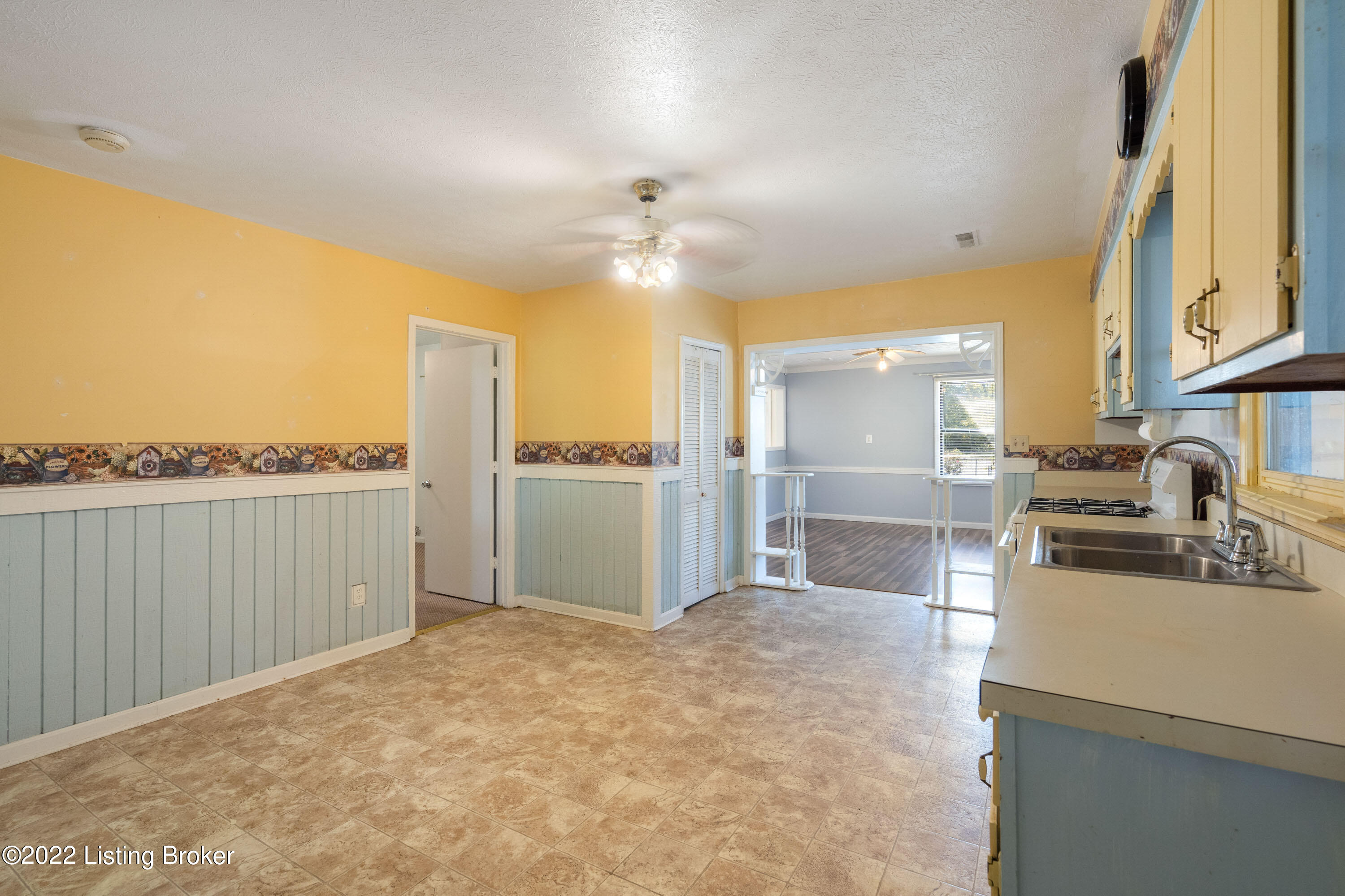 350 Raymond Road Shepherdsville, KY 40165 - Photo 11 of 41 Kitchen