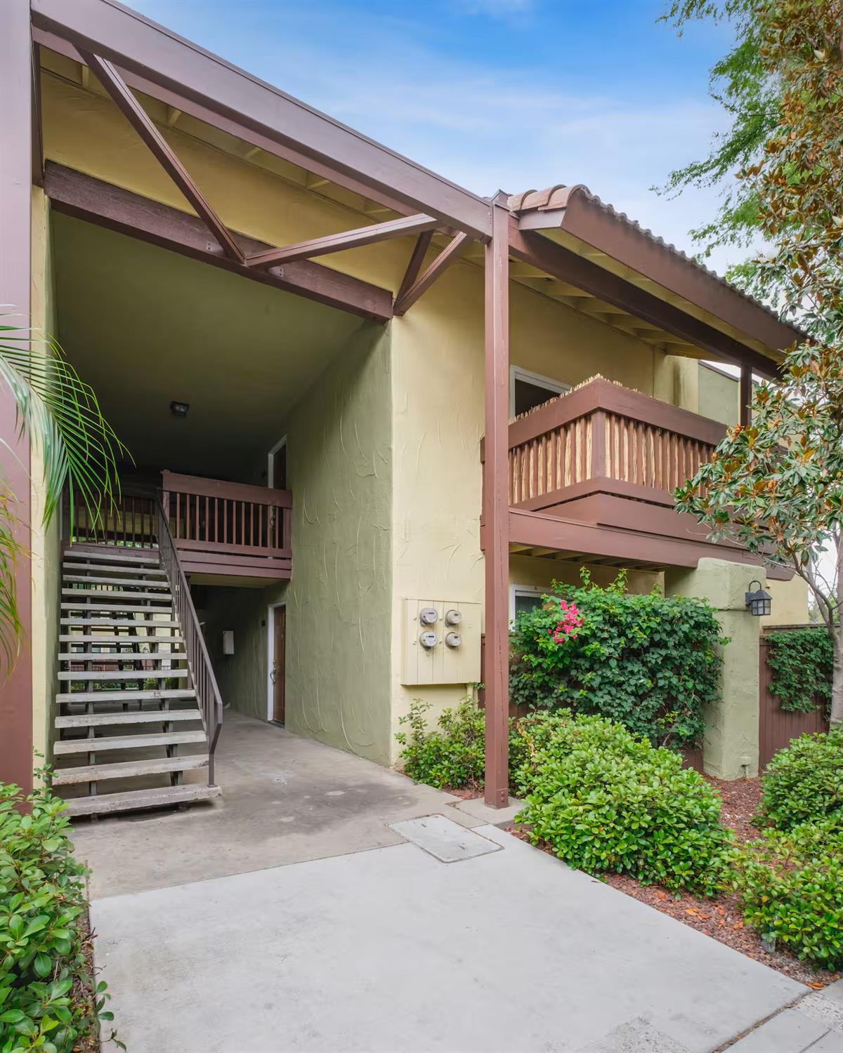 2881 Huntington Boulevard, Unit 225 Fresno, CA 93721 - Photo 12 of 16 a front view of a house