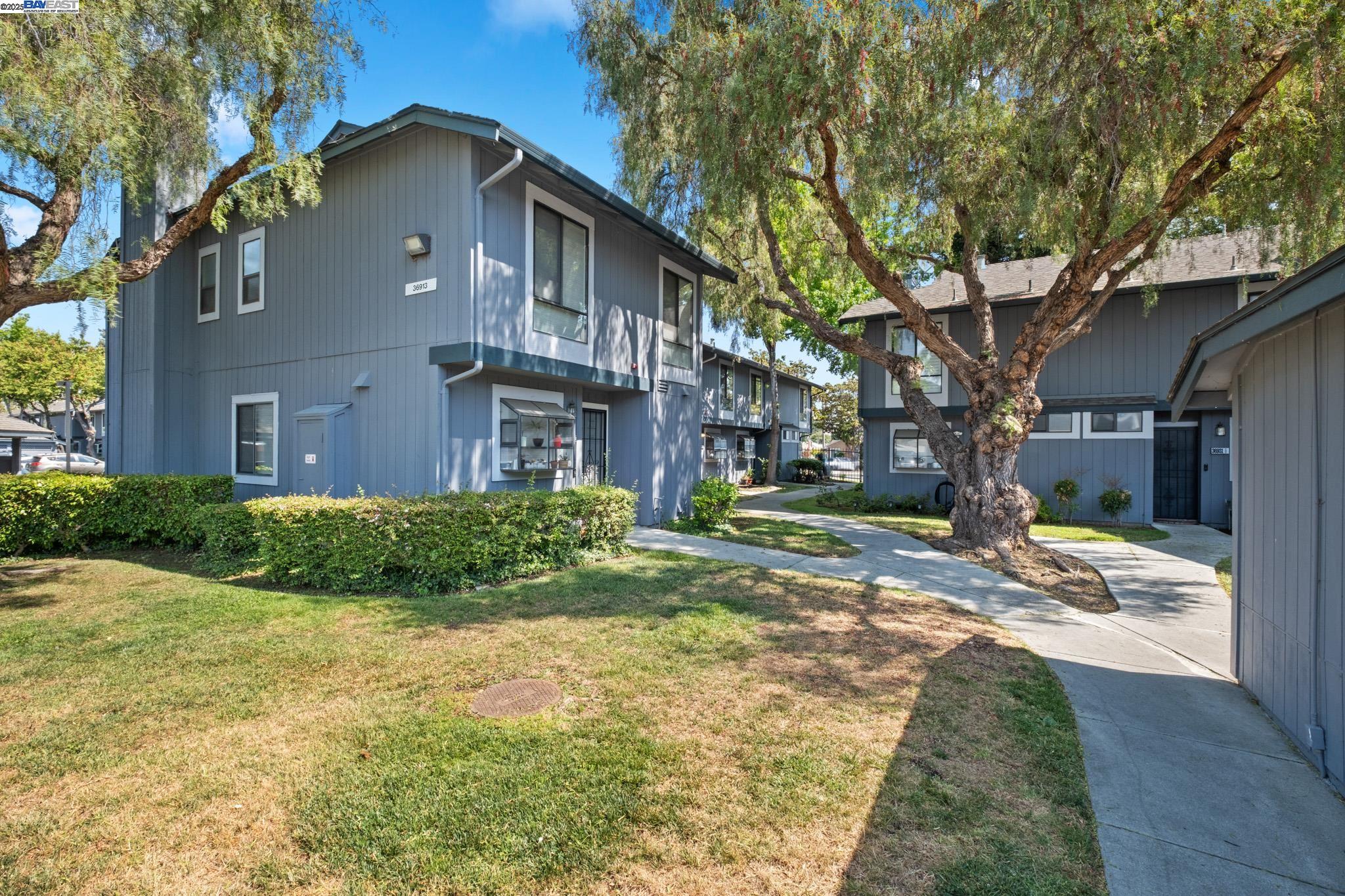 a view of a house with a yard