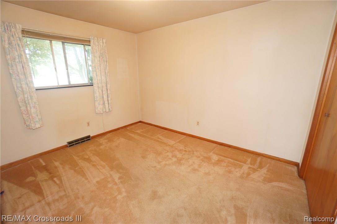 19137 Sumpter Road Belleville, MI 48111 - Photo 16 of 23 DSC07161.JPG
