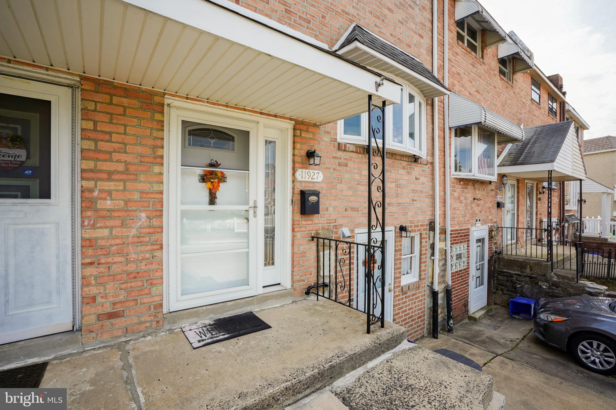 11927 Millbrook Road Philadelphia, PA 19154 - Photo 3 of 43