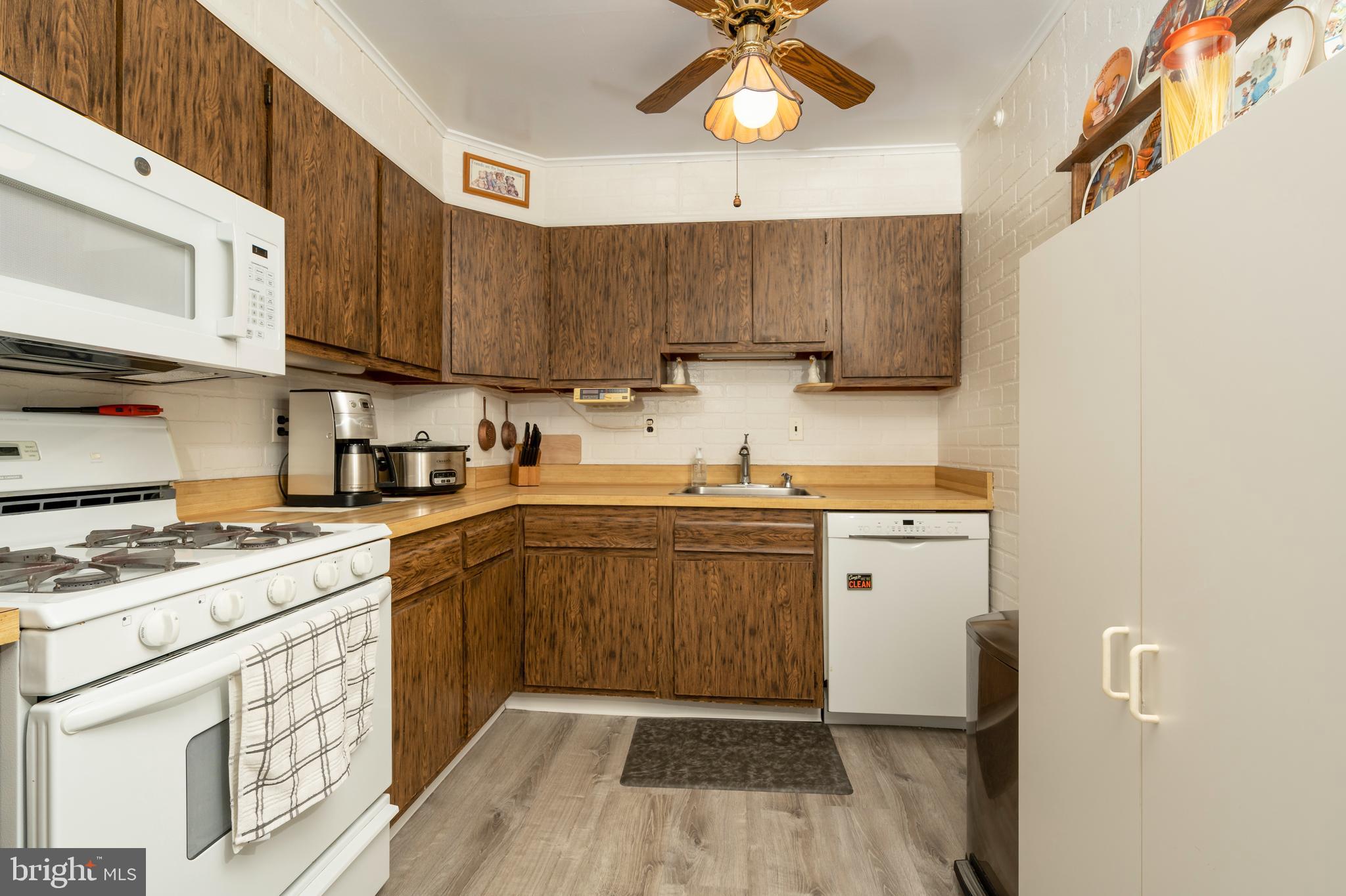 11927 Millbrook Road Philadelphia, PA 19154 - Photo 7 of 43