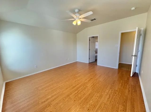 $1,660 | 104 Gettysburg Loop, Elgin, TX 78621