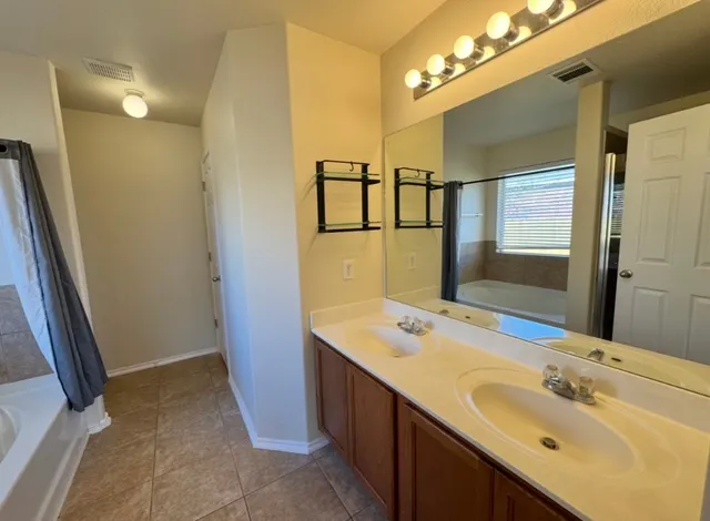 $1,660 | 104 Gettysburg Loop, Elgin, TX 78621