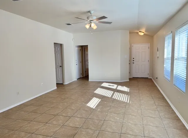 $1,660 | 104 Gettysburg Loop, Elgin, TX 78621