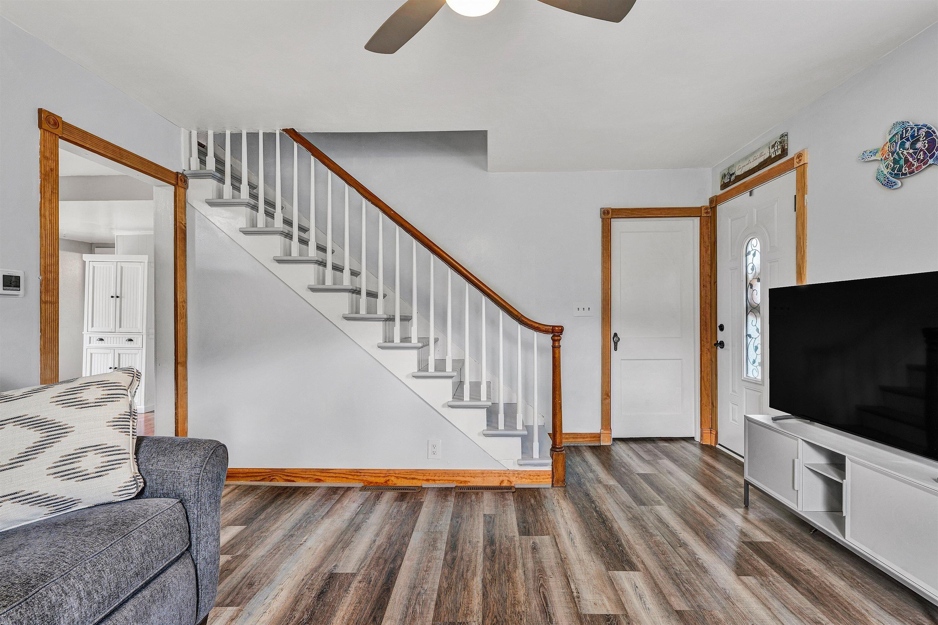 8173 Bent Mountain Road Roanoke, VA 24018 - Photo 6 of 26 Entry