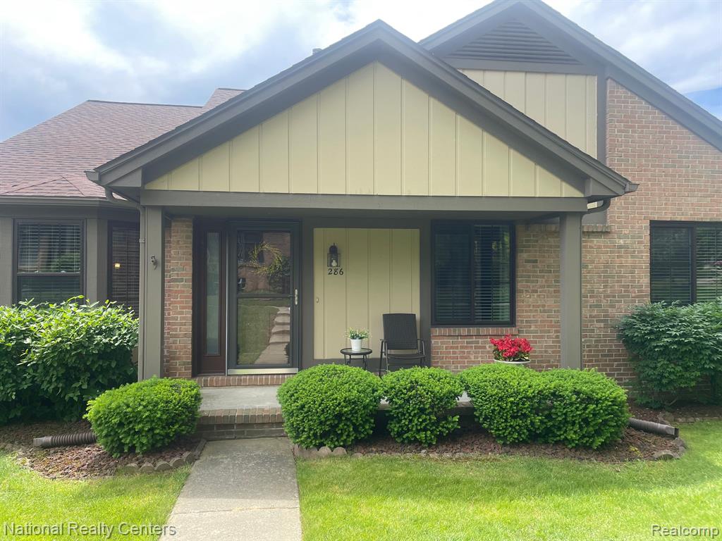 286 Meadow Bridge Drive Rochester Hills, MI 48307 - Photo 5 of 35