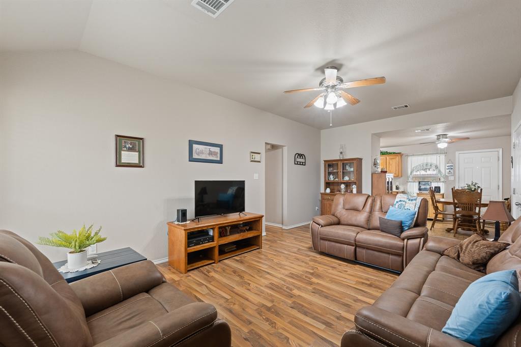 1595 Spring Branch Drive Cleburne, TX 76033 - Photo 3 of 26