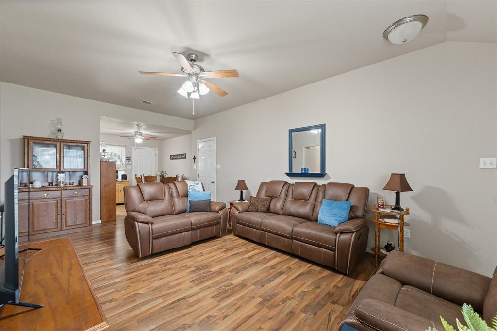 1595 Spring Branch Drive Cleburne, TX 76033 - Photo 4 of 26