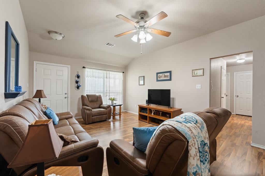 1595 Spring Branch Drive Cleburne, TX 76033 - Photo 5 of 26