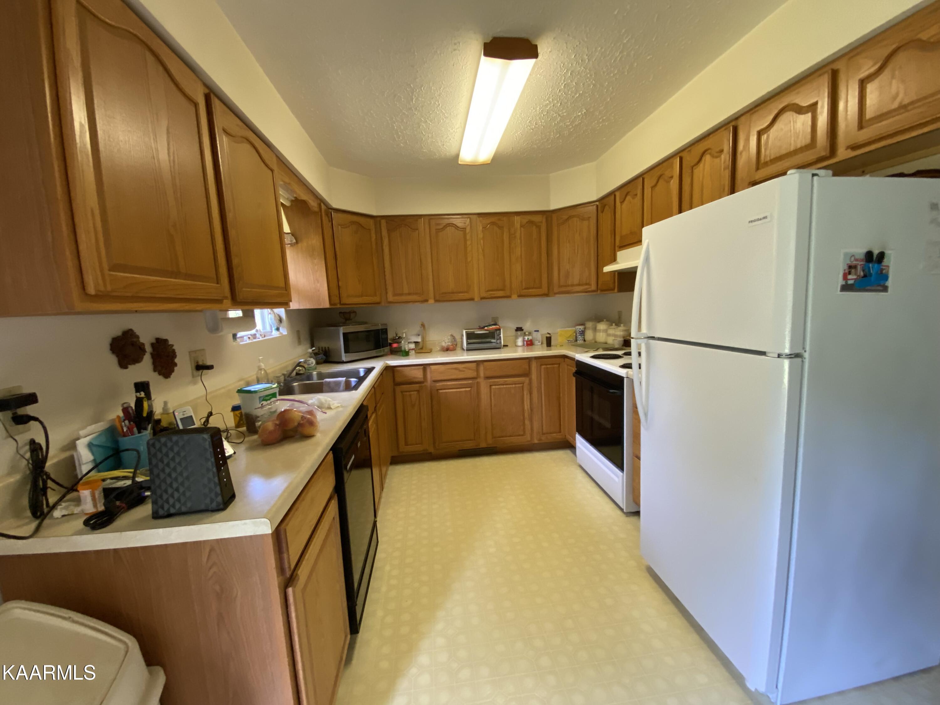 7247 Mulberry Gap Road Tazewell, TN 37879 - Photo 8 of 58 kitchen