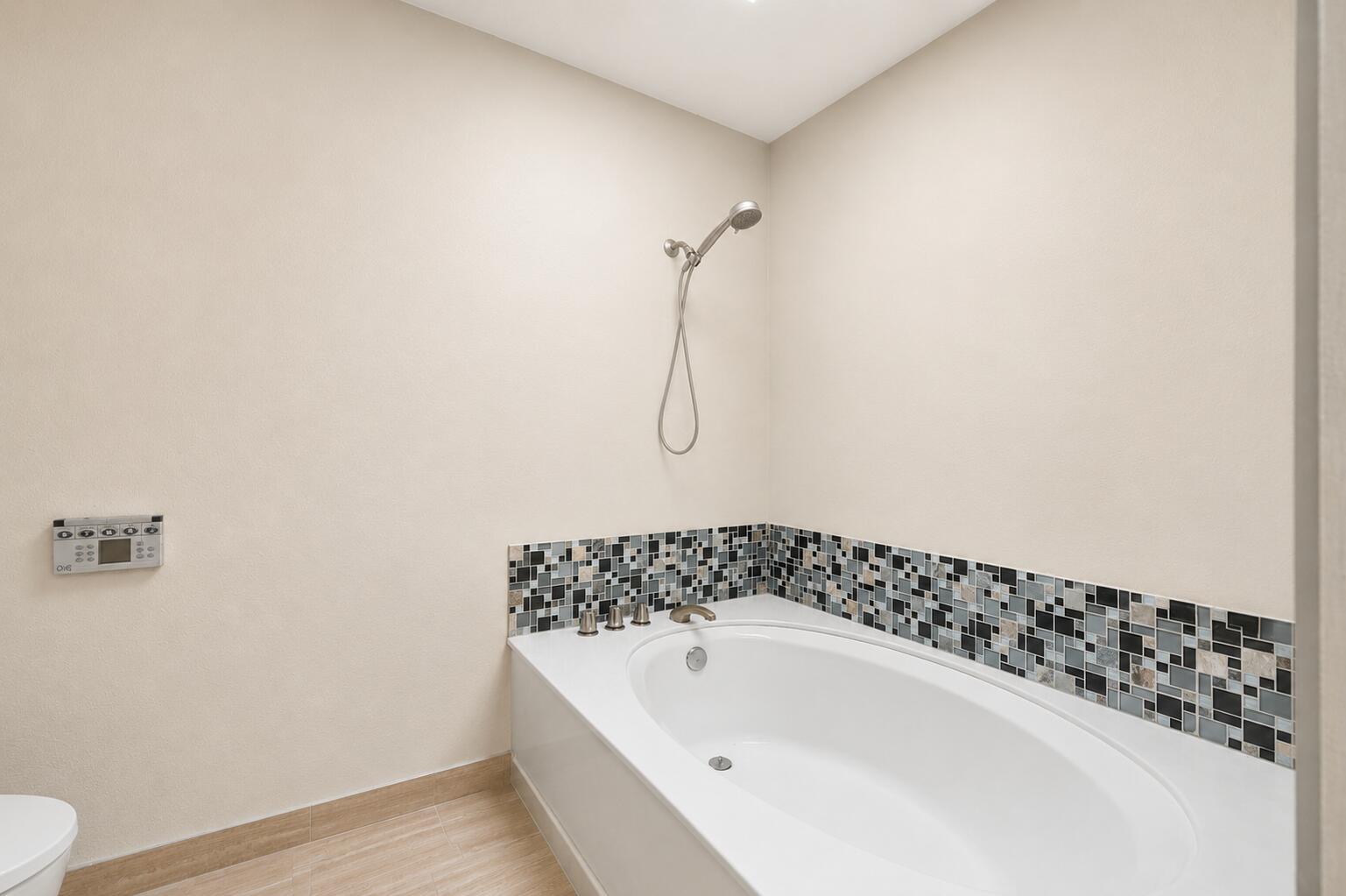 925 Inverness Drive Rancho Mirage, CA 92270 - Photo 27 of 70 Primary Bathroom