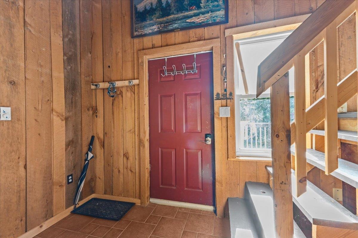 431 Sharkeyville Road Waterbury, VT 05676 - Photo 2 of 25