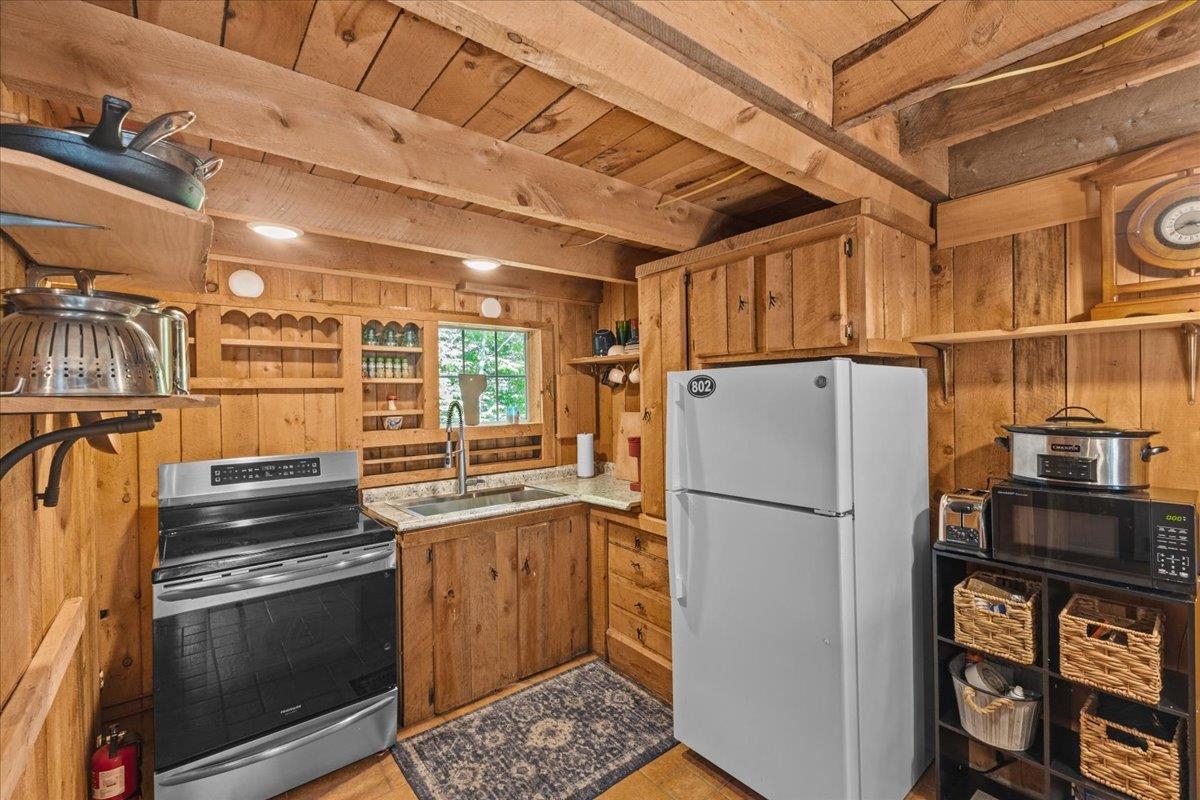 431 Sharkeyville Road Waterbury, VT 05676 - Photo 6 of 25