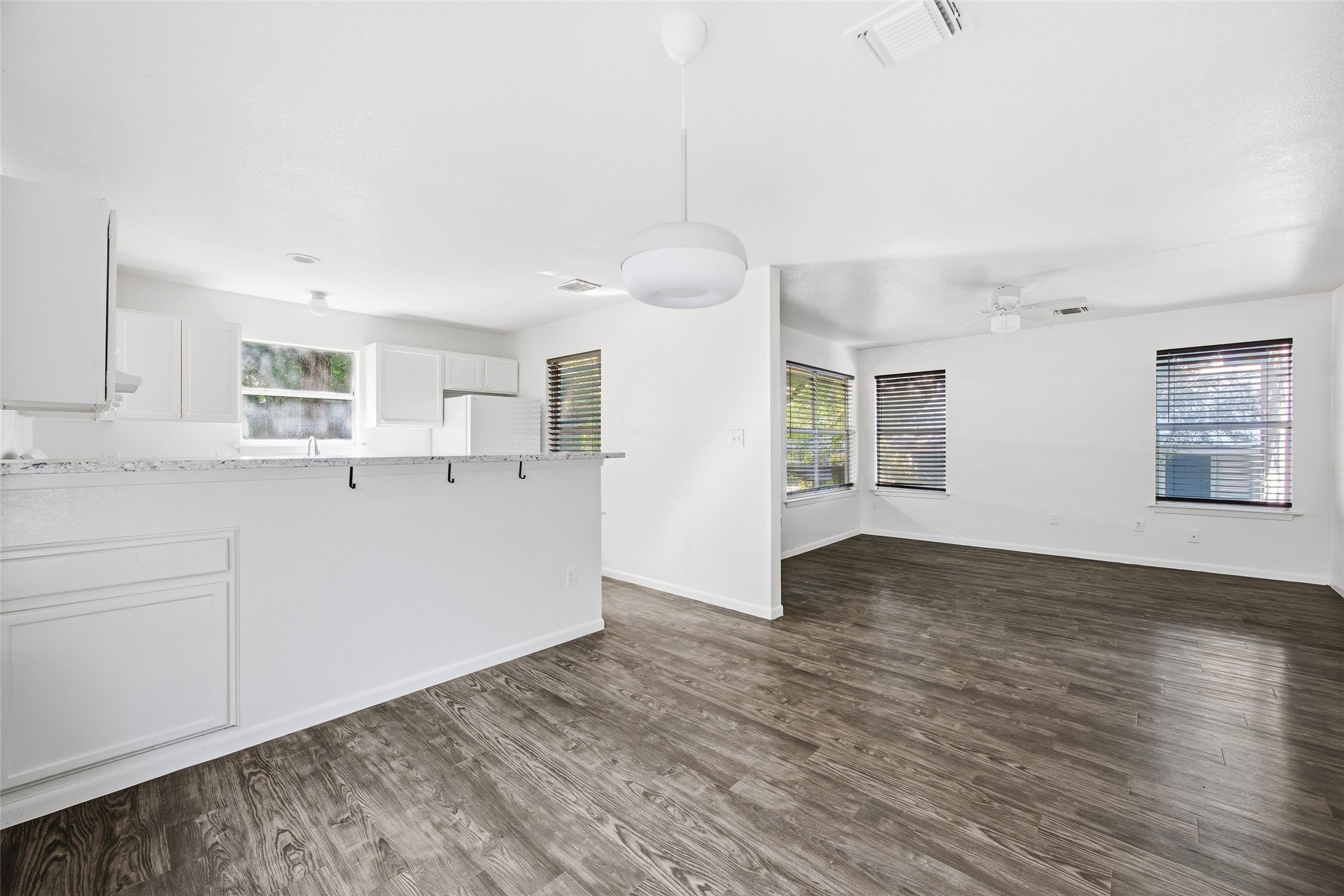 1106 Delano Street Austin, TX 78721 - Photo 8 of 32