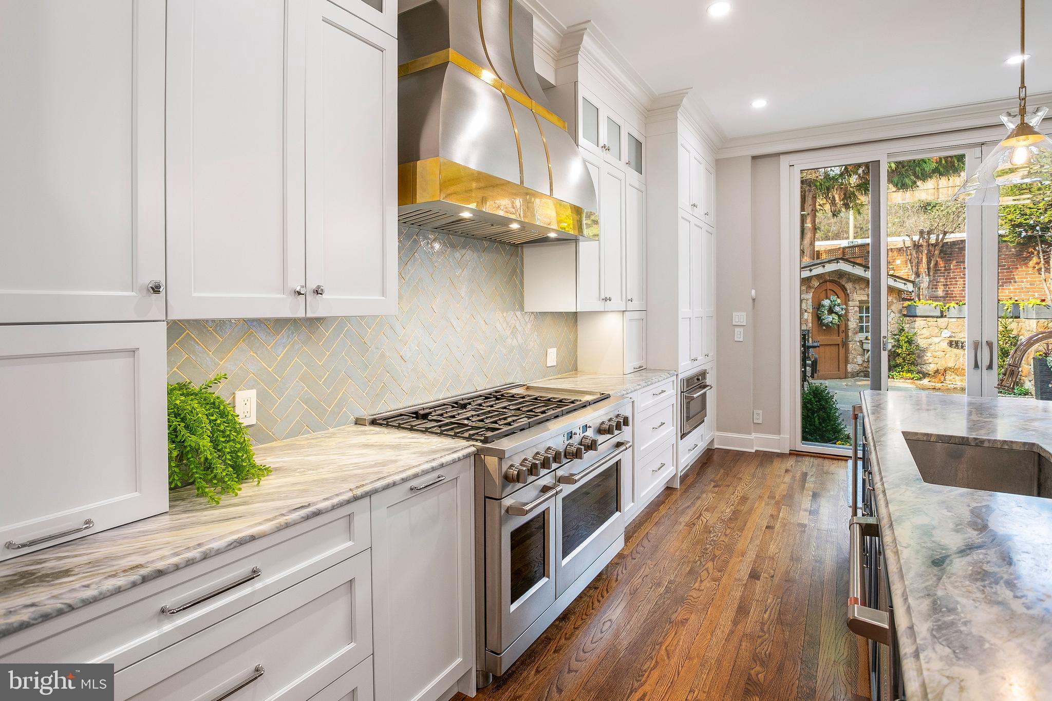 3323 Reservoir Road Northwest Washington, DC 20007 - Photo 7 of 25 Chef's Appliances