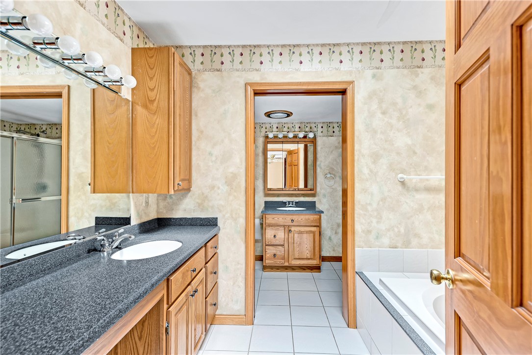 36 Willowbrook Drive Owasco, NY 13021 - Photo 23 of 47 Master bedroom bath