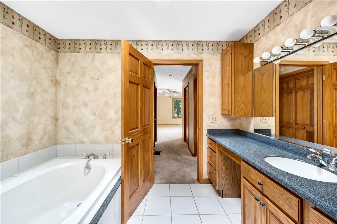 36 Willowbrook Drive Owasco, NY 13021 - Photo 24 of 47 Master bedroom bath