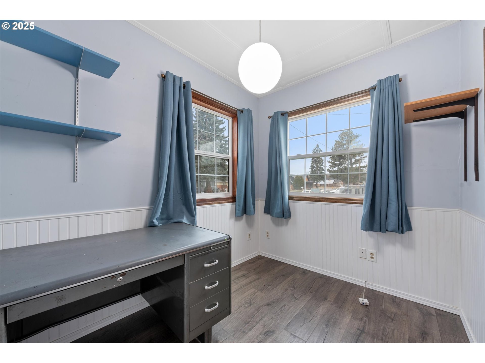 1029 Walnut Street Baker City, OR 97814 - Photo 27 of 42 a bathroom with a sink and a mirror