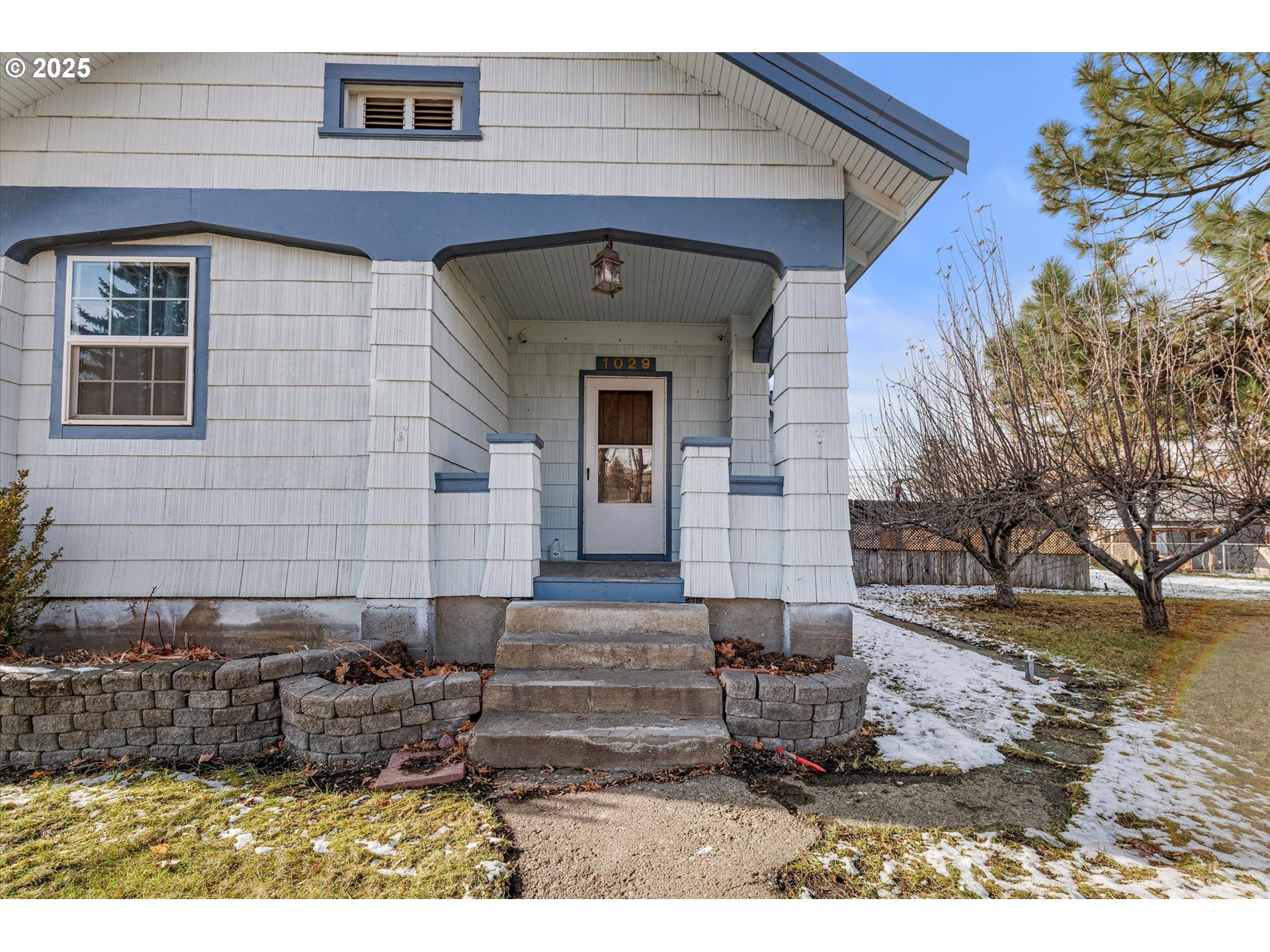 1029 Walnut Street Baker City, OR 97814 - Photo 10 of 42 a front view of a house with yard