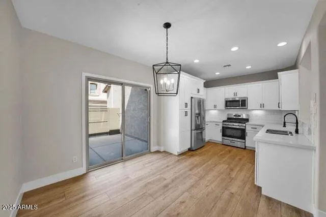 $2,650 | 3941 East Cat Balue Drive, Phoenix, AZ 85050