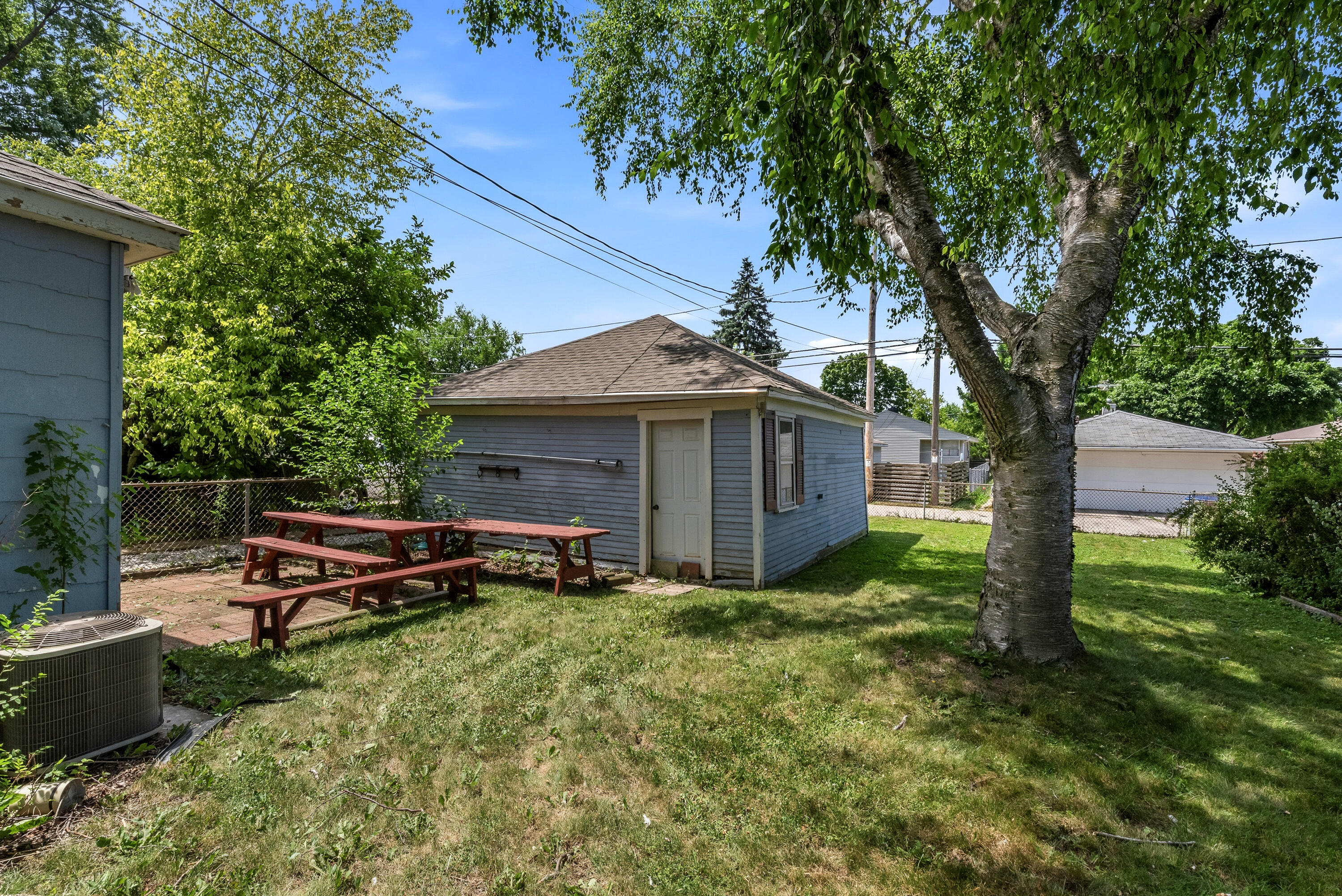 5649 North 78th Street Milwaukee, WI 53218 - Photo 17 of 23 5649 N 78th St-18