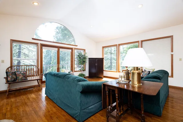 $995,000 | 2260 Deveron Way, South Lake Tahoe, CA 96150