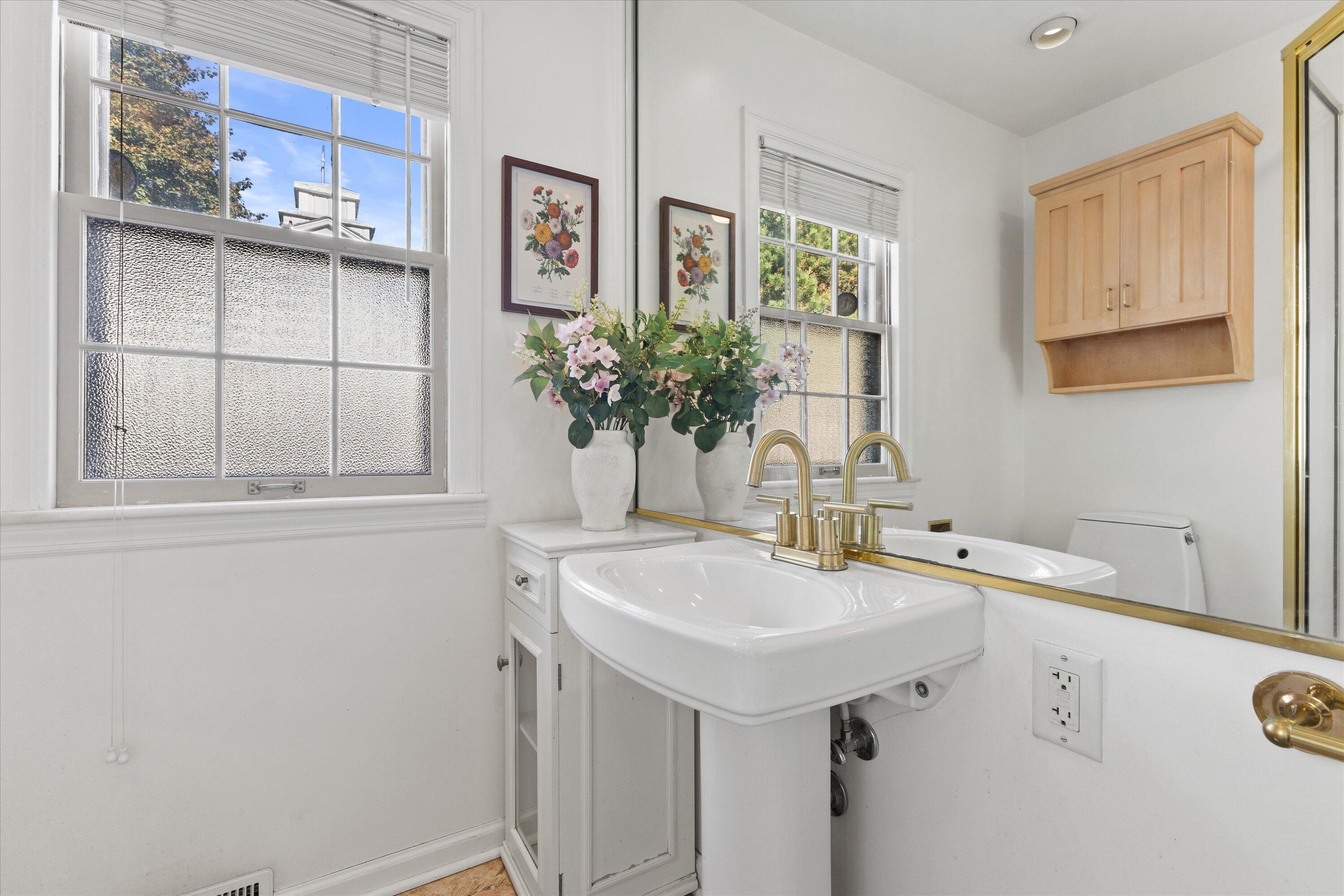 932 Kentucky Street Racine, WI 53405 - Photo 12 of 44 Bathroom 1