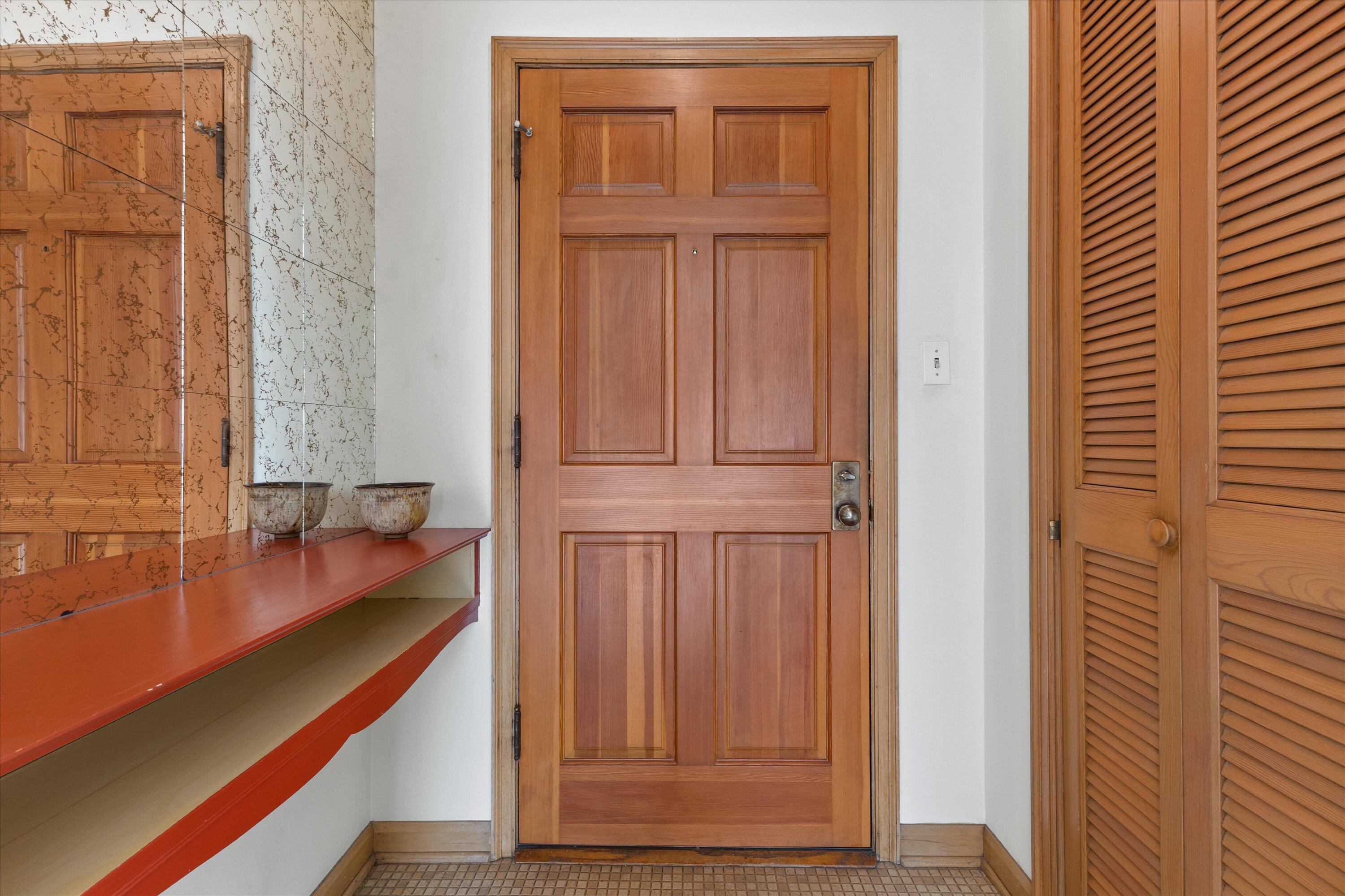 932 Kentucky Street Racine, WI 53405 - Photo 14 of 44 Entryway