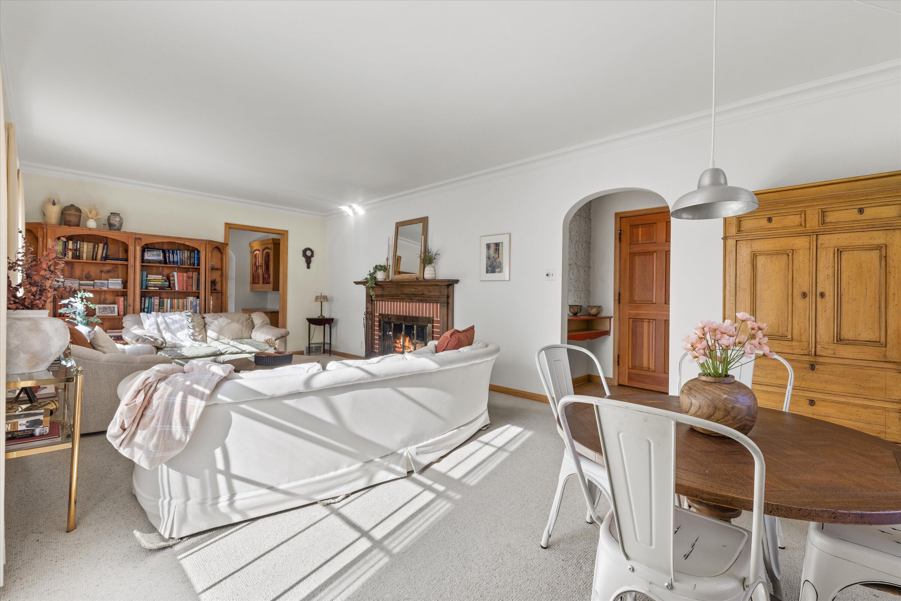 932 Kentucky Street Racine, WI 53405 - Photo 15 of 44 Living Room
