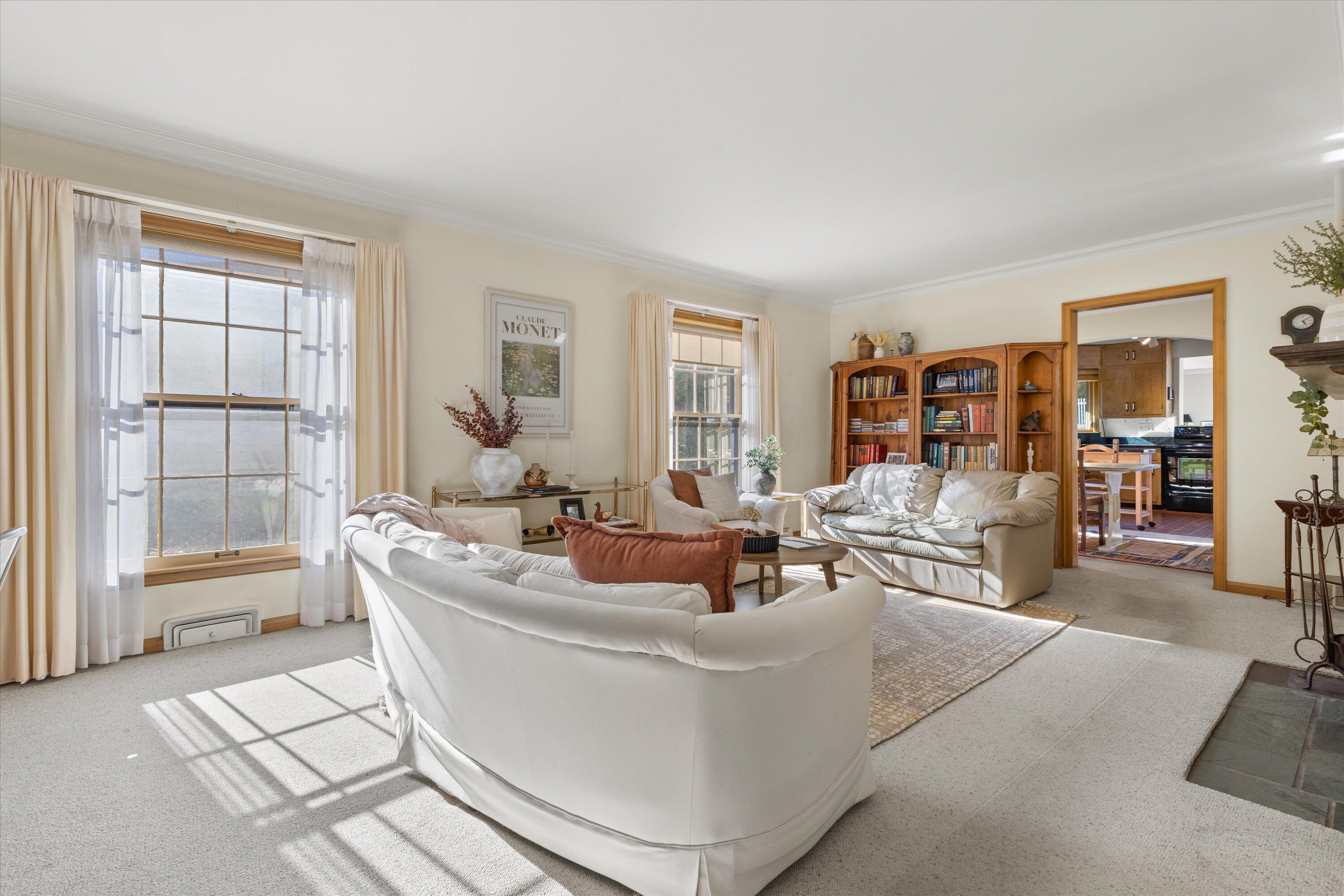 932 Kentucky Street Racine, WI 53405 - Photo 16 of 44 Living Room