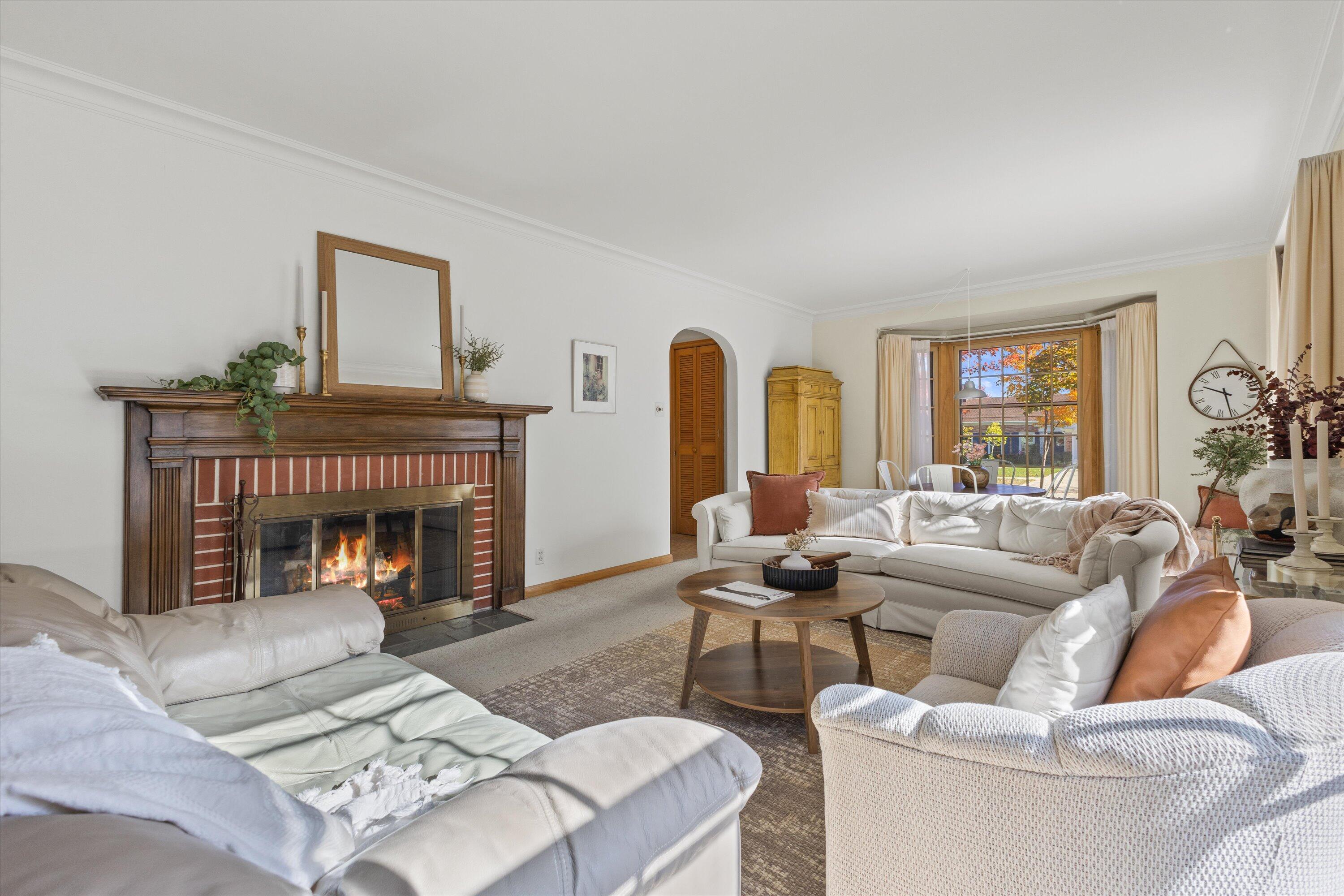 932 Kentucky Street Racine, WI 53405 - Photo 17 of 44 Living Room