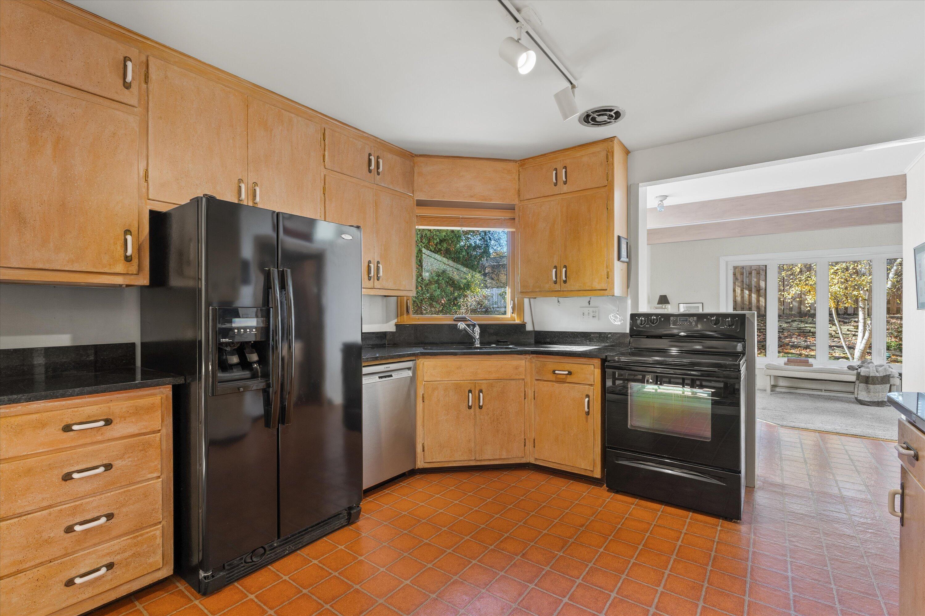 932 Kentucky Street Racine, WI 53405 - Photo 20 of 44 19-IMG_0198