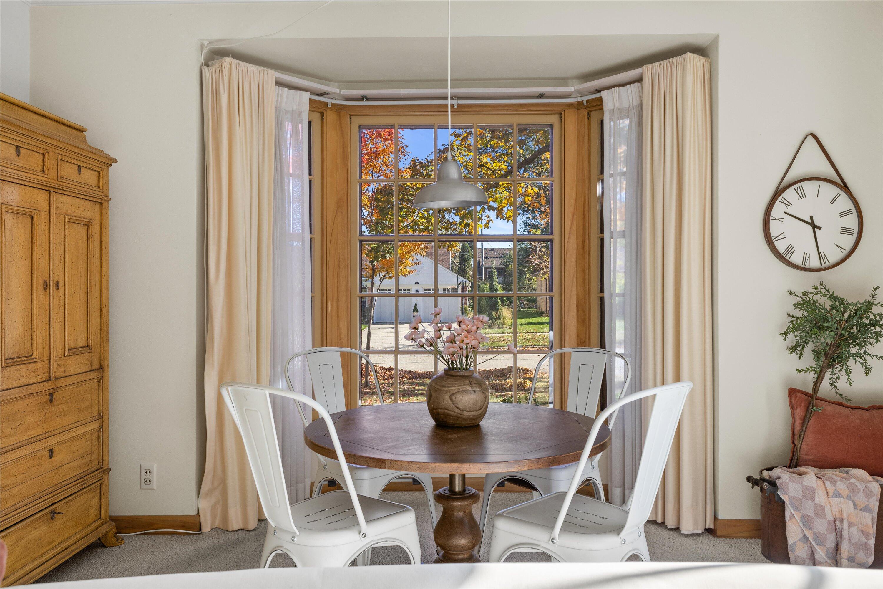 932 Kentucky Street Racine, WI 53405 - Photo 2 of 44 Breakfast Nook