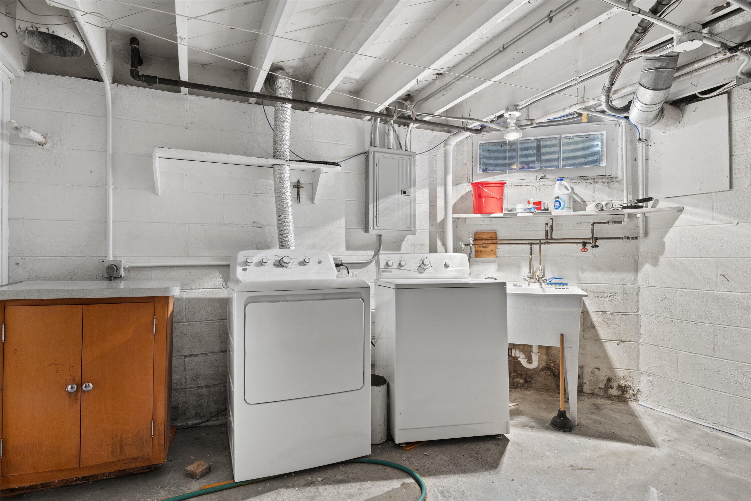 932 Kentucky Street Racine, WI 53405 - Photo 30 of 44 Laundry Area