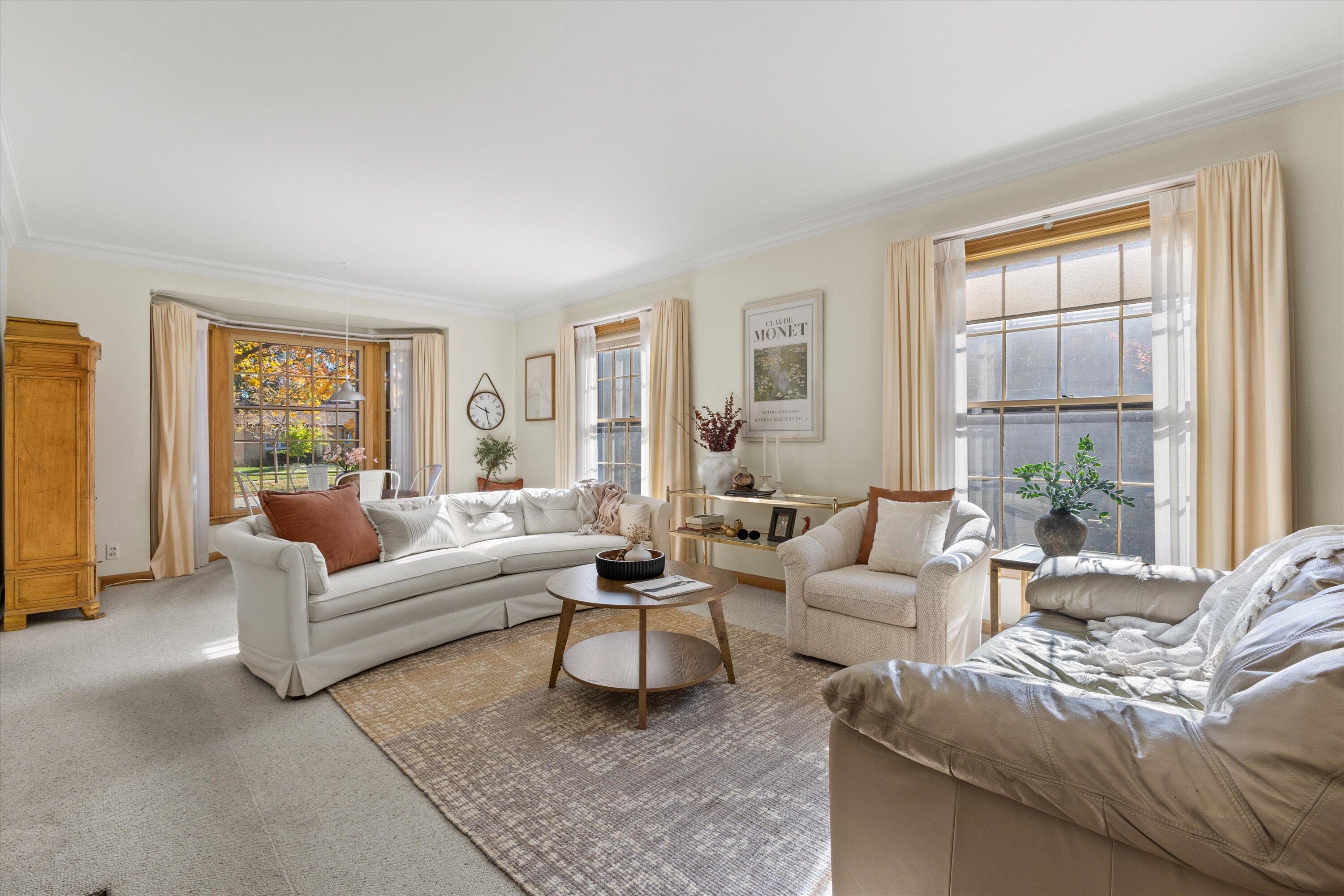 932 Kentucky Street Racine, WI 53405 - Photo 3 of 44 Living Room