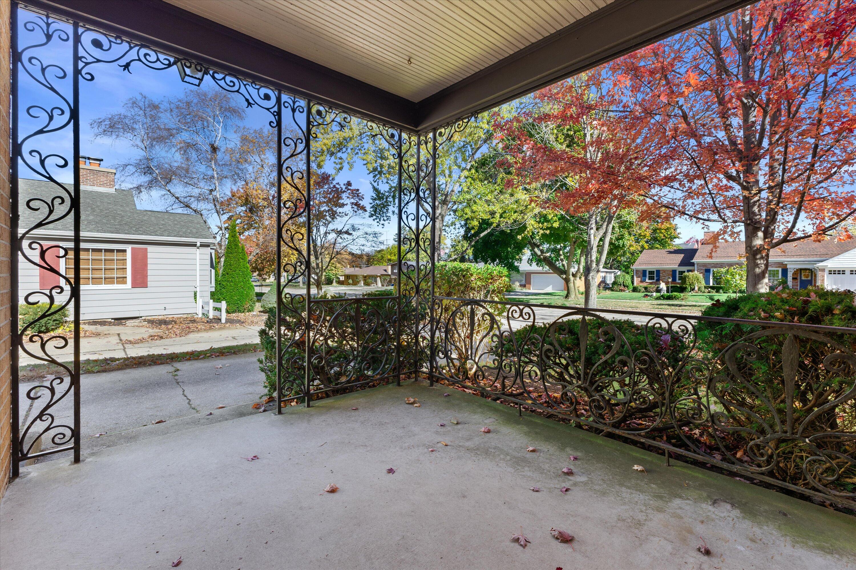 932 Kentucky Street Racine, WI 53405 - Photo 44 of 44 Front Porch