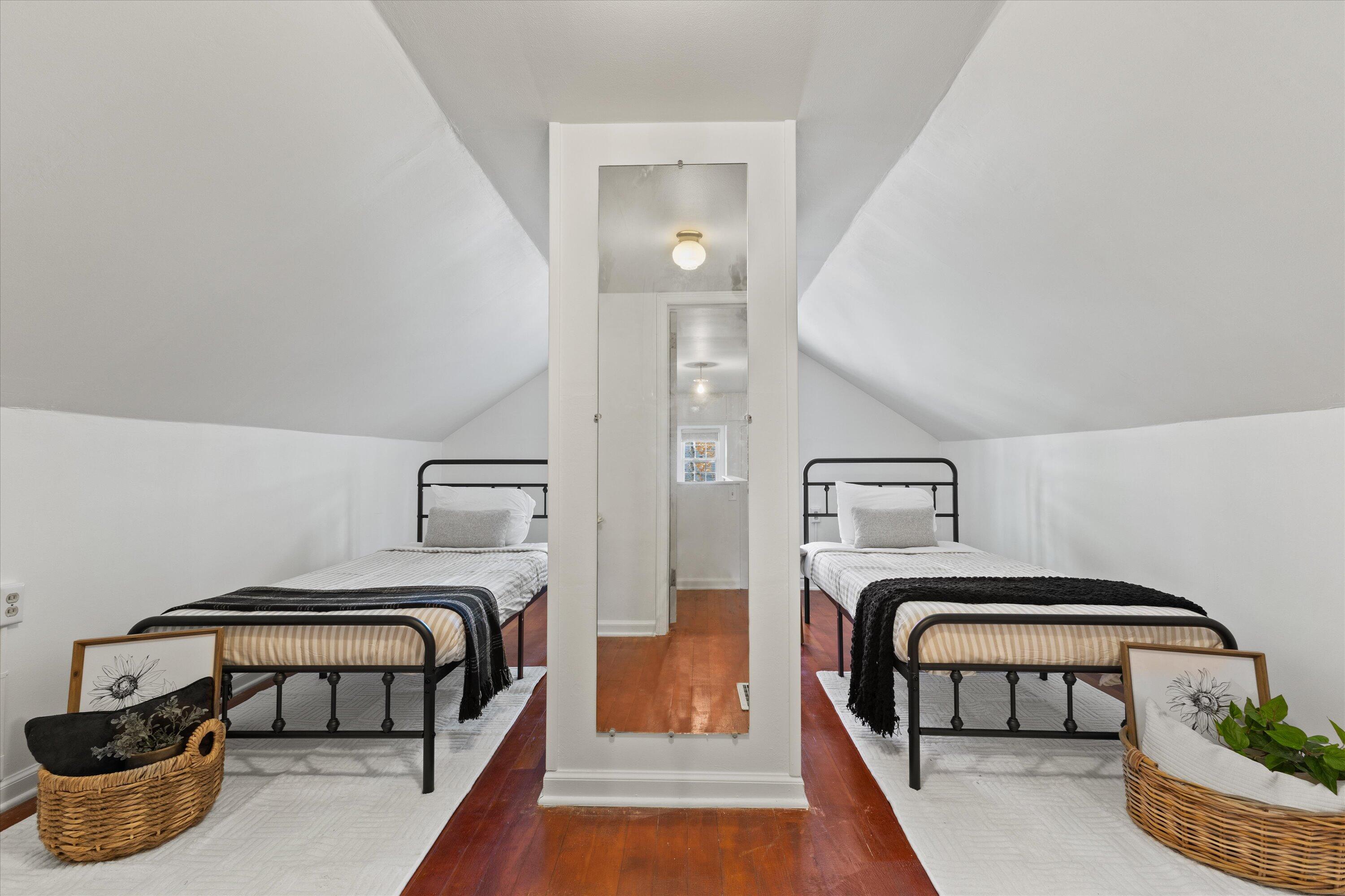 932 Kentucky Street Racine, WI 53405 - Photo 5 of 44 Bedroom 3